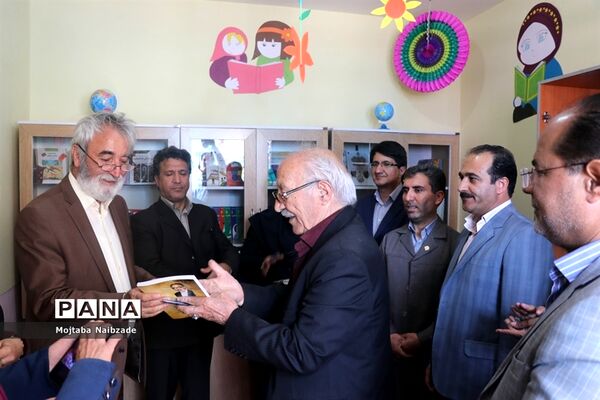 افتتاحیه کتابخانه دانش‌آموزی دبستان دخترانه وکیلی شماره 5 نیشابور