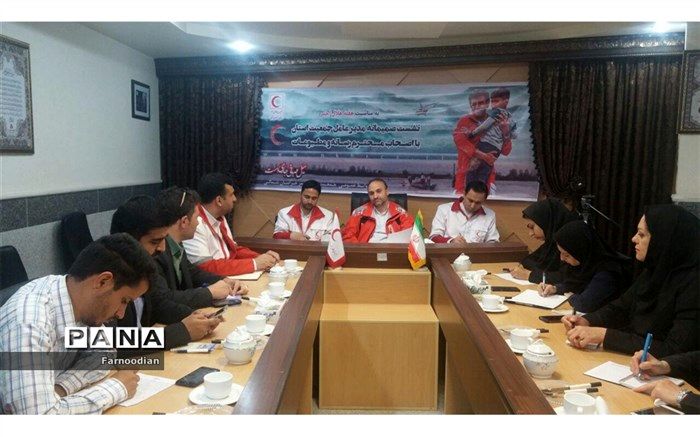 اعزام کاروان های سلامت در دو روستای صندل آباد واحمد آباد به مناسبت هفته  هلال احمر