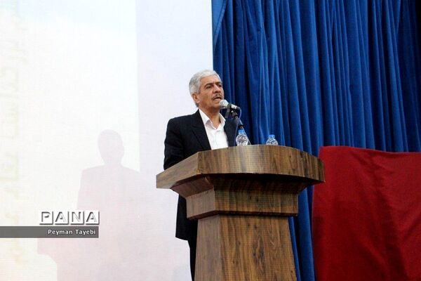 سی و پنجمین برنامه بزرگداشت مقام معلم در شهرستان سمنان