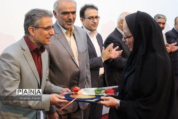 سی و پنجمین برنامه بزرگداشت مقام معلم در شهرستان سمنان