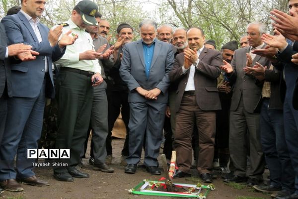 آیین کلنگ‌زنی دبستان مشارکتی داریوش کمالی در روستای یازن رامسر