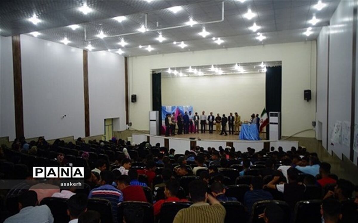 تقدیر  از نخبگان مسابقات ورزشی آموزشگاهی  شادگان در سال تحصیلی 97-98