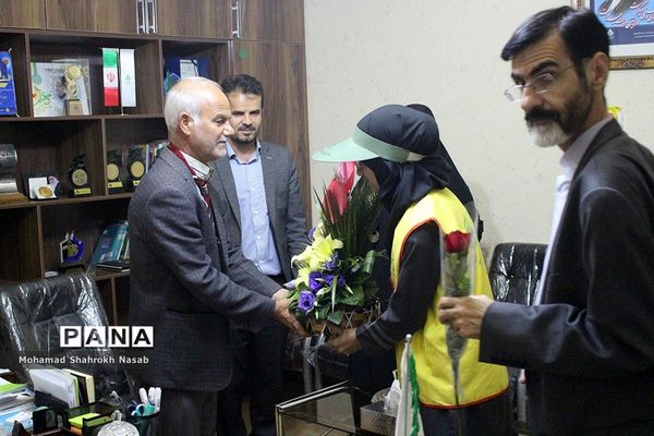 بازدید مربیان و پیشتازان ناحیه 2 اهواز از سازمان دانش‌آموزی خوزستان