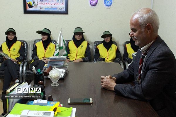 بازدید مربیان و پیشتازان ناحیه 2 اهواز از سازمان دانش‌آموزی خوزستان