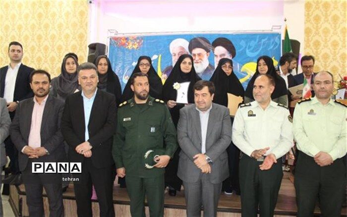 مراسم تجلیل از معلمان نمونه منطقه 19 تهران