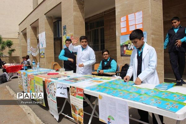 جشنواره سفیران سلامت در دبستان بعثت سمنان