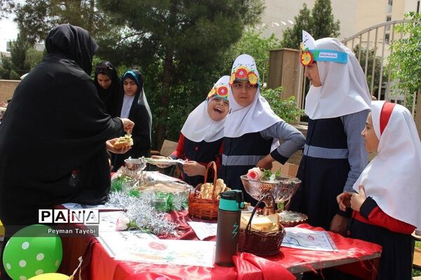 جشنواره سفیران سلامت در دبستان بعثت سمنان