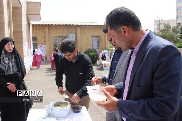 جشنواره سفیران سلامت در دبستان بعثت سمنان