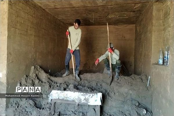 سیل مهربانی امام حسنی ها همراه با دانشجویان فرهنگیان سمنان در لرستان