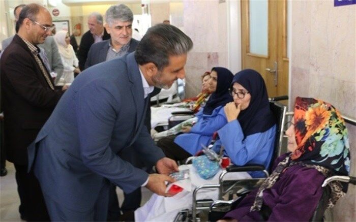 دیدارمدیرکل آموزش و پرورش شهرستان های استان تهران  با معلمان مقیم و بستری در آسایشگاه خیریه کهریزک
