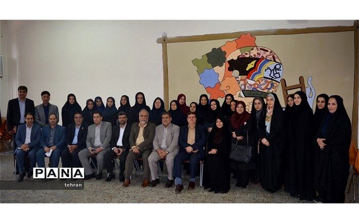 تجلیل از معلمان منطقه2 با حضور رییس دانشگاه فرهنگیان