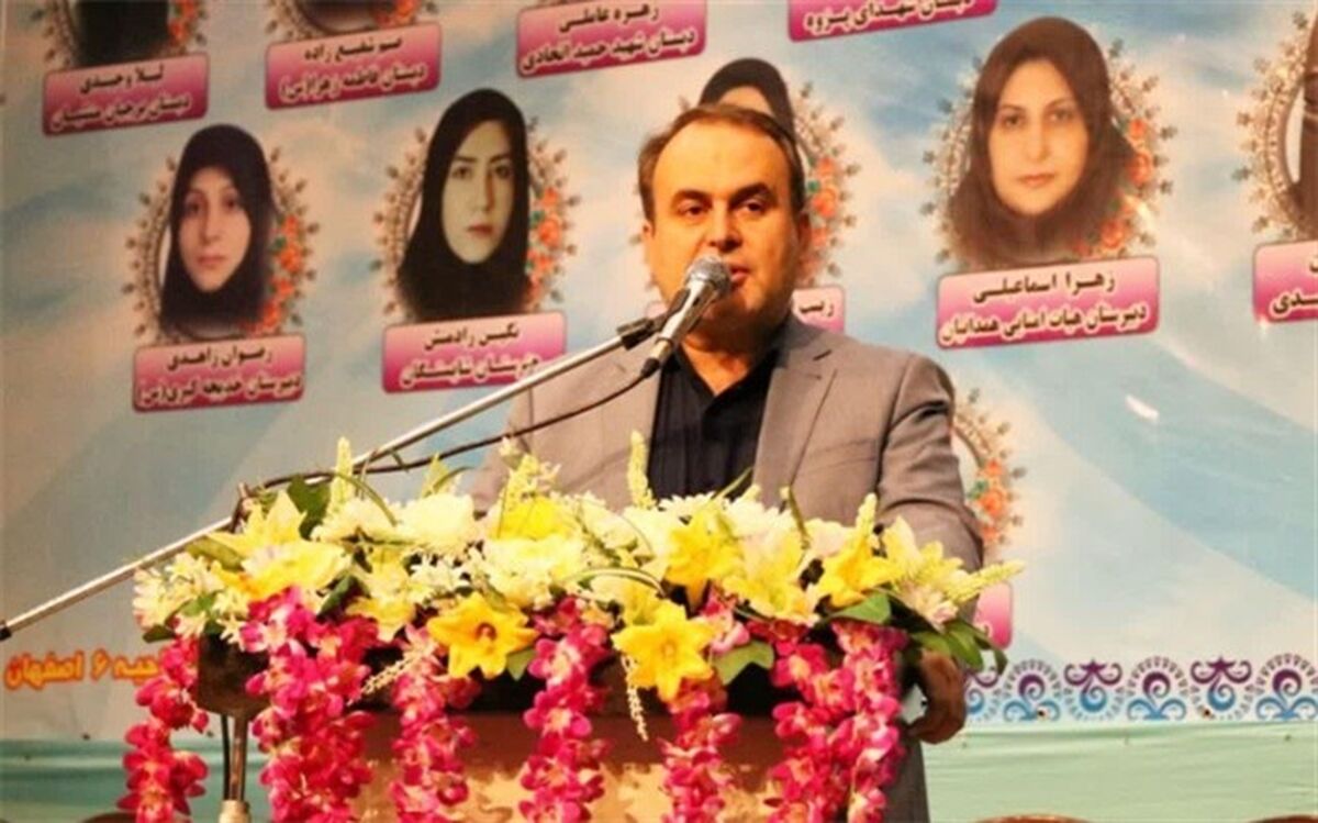 معاون متوسطه آموزش و پرورش  اصفهان:مدرسه محوری باید به عنوان یک اصل کلیدی و راهبردی  مورد توجه قرارگیرد