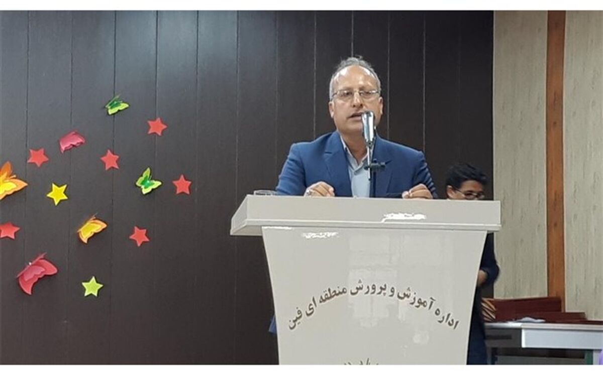 معلم محور توسعه و پیشرفت جامعه است