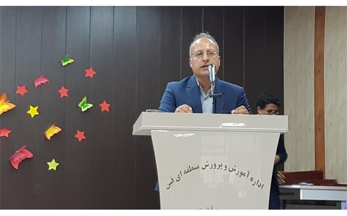 معلم محور توسعه و پیشرفت جامعه است