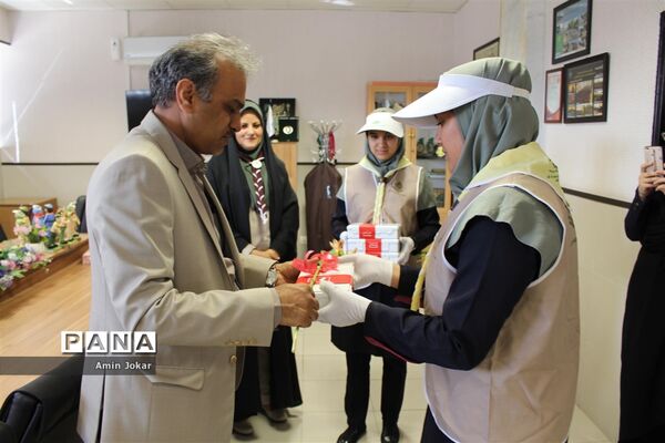 تقدیر دانش‌آموزان پیشتاز ناحیه 3 شیراز از مسئولان و اعضای ستادی سازمان دانش‌آموزی فارس