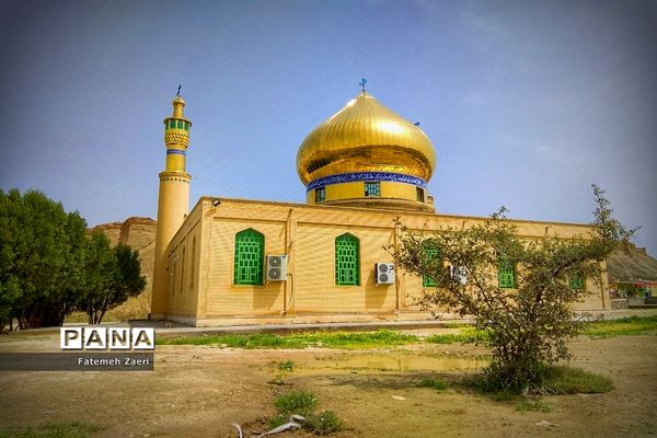 طبیعت امام زاده میر ابول(ع)  لارستان،  در انحصار زباله ها