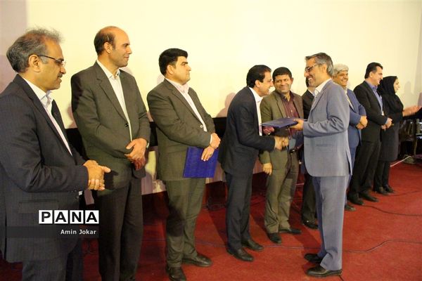 همایش تجلیل از رانندگان برتر  و عوامل اجرایی سرویس مدارس شهر شیراز