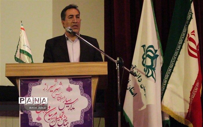 مدیر کل آموزش و پرورش استان فارس : تعلیم و تربیت باید در راس  اولویت برنامه‌های کشور قرار گیرد