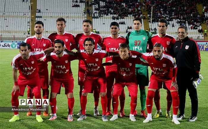 زنوزی بازیکنان و کادر فنی تراکتورسازی را نقره‌داغ کرد