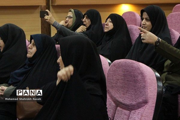 آیین سپاس مربی در ناحیه 3 اهواز