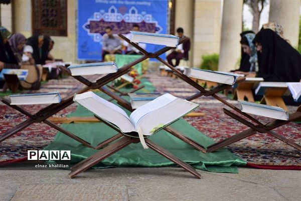 حال و هوای آرامگاه حافظ در ماه  مبارک رمضان