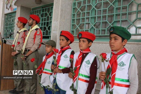غبارروبی و عطرافشانی مزار شهدا از سوی پیشتازان و خبرنگاران پانای خراسان جنوبی