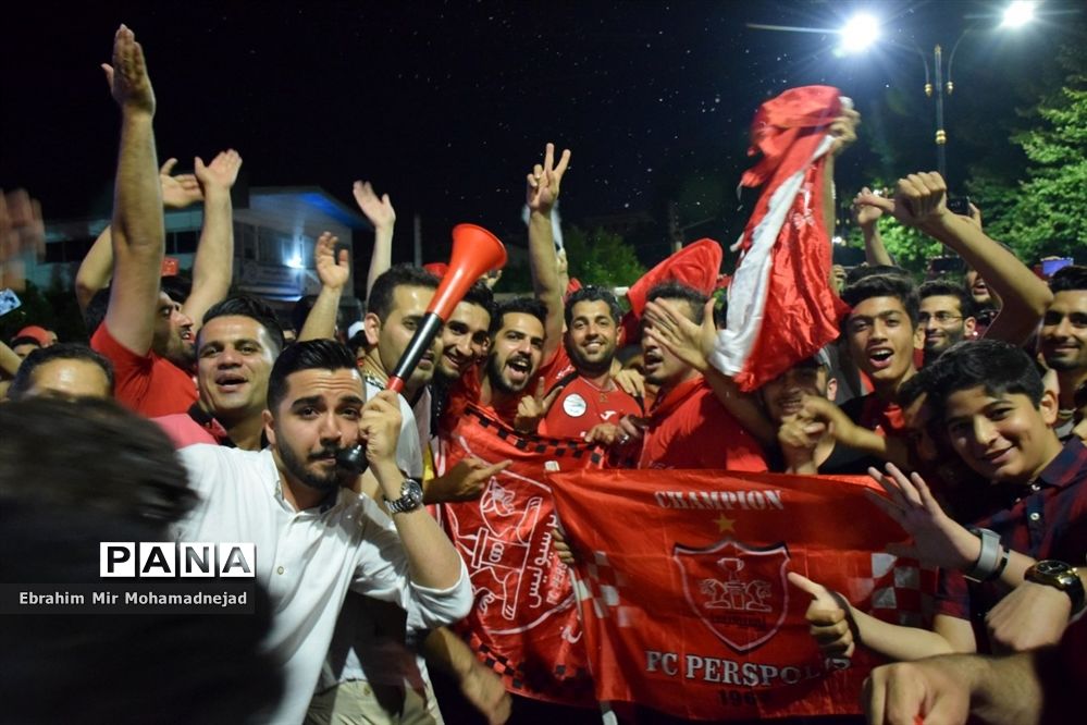 شادی پرسپولیسی‌های بابل برای  قهرمانی در لیگ برتر