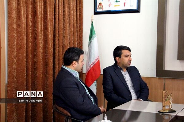 جلسه مدیران بانک قرض الحسنه رسالت بارئیس سازمان دانش‌آموزی خراسان جنوبی