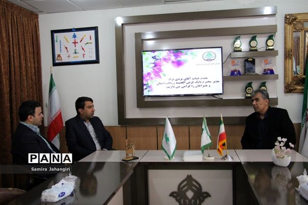 جلسه مدیران بانک قرض الحسنه رسالت بارئیس سازمان دانش‌آموزی خراسان جنوبی