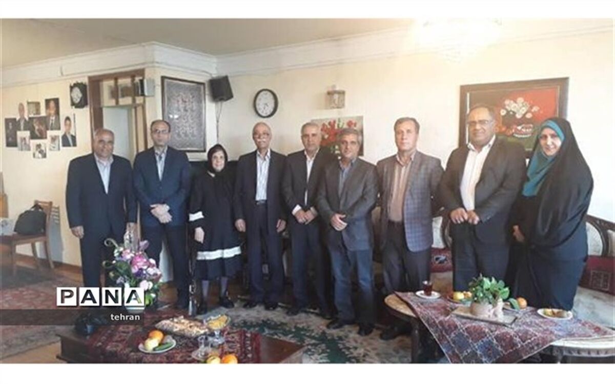 دیدار مدیر آموزش و پرورش منطقه 6 با پیشکسوت فرهنگی