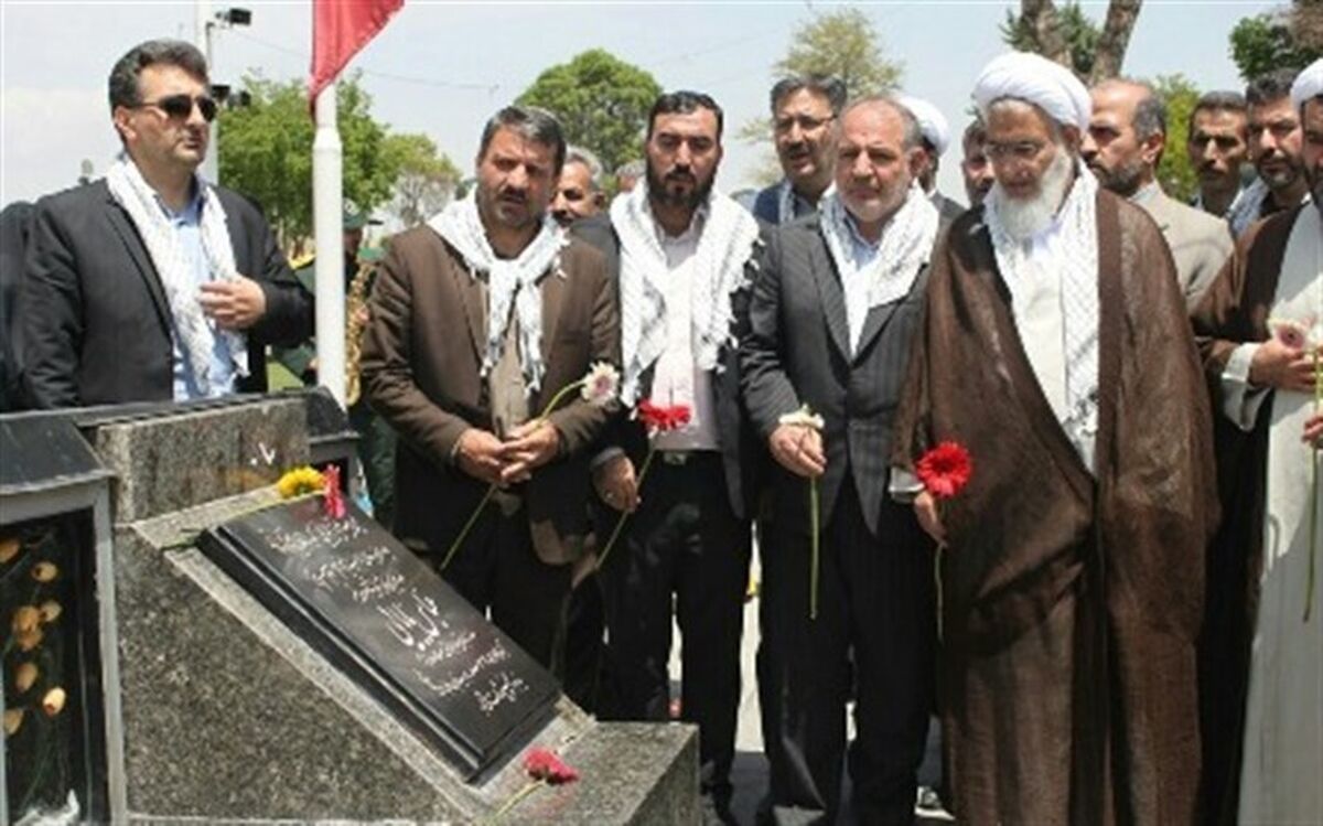 مراسم میثاق با شهدا با حضور مسئولین در گلزار شهدا برگزار شد