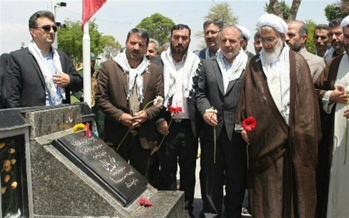 مراسم میثاق با شهدا با حضور مسئولین در گلزار شهدا برگزار شد