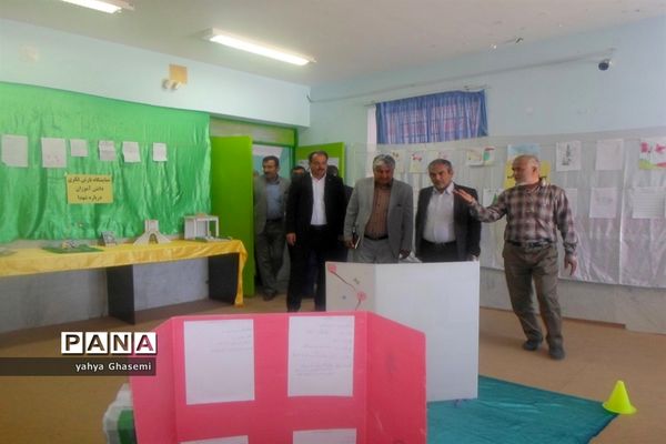 افتتاح نمایشگاه بارش فکری دانش‌آموزان منطقه شبانکاره