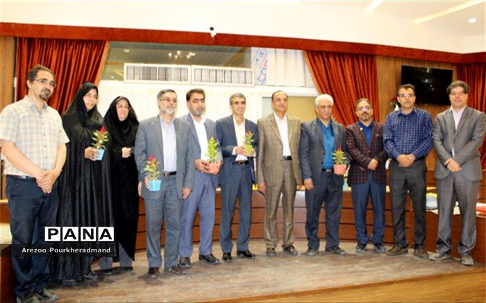 تجلیل از دبیران دبیرستان دوره اول شهید صدوقی