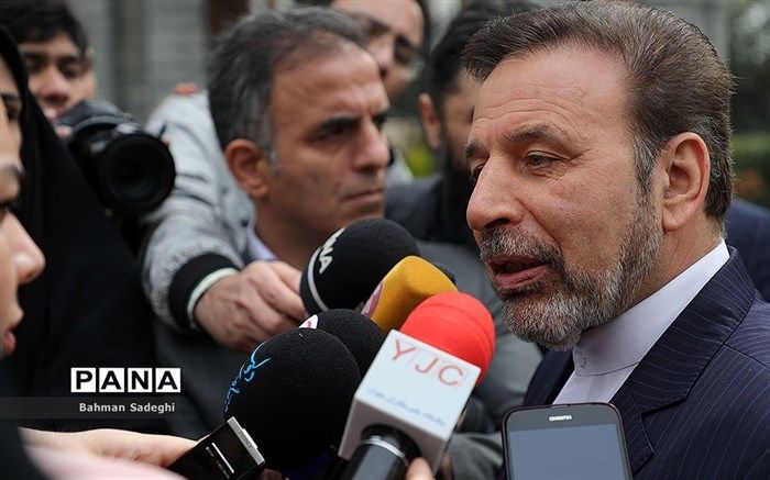 واعظی: سیاست دولت کاهش قیمت ارز است