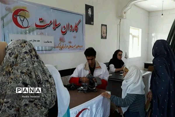 اعزام 3 کاروان سلامت توسط جمعیت جوانان هلال احمر به مناطق آسیب دیده از سیلاب استان