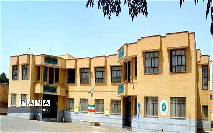 کتاب کار و پیکار در دبیرستان شهدای صنایع کرک نوش آباد رونمایی شد
