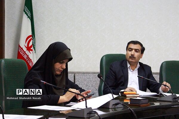 نشست استانی کارگروه طرح ساماندهی، نظارت و مدیریت برتولید لباس فرم دانش‌آموزان خوزستان