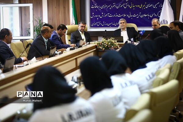 دیدار  تیم دوومیدانی دانش‌آموزی اعزامی به مسابقات جهانی با معاون تربیت بدنی آموزش و پرورش