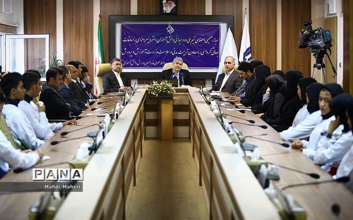 دانش‌آموزان تیم دو و میدانی اعزامی به مسابقات جهانی کرواسی بدرقه شدند