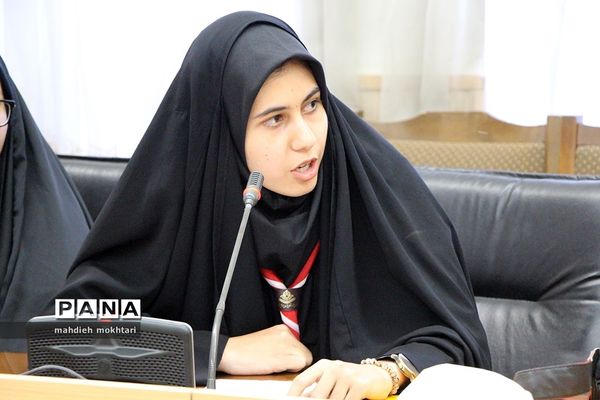 دیدار منتخبان پیشتاز استان با استاندار یزد