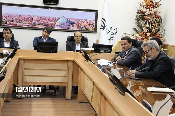 دیدار منتخبان پیشتاز استان با استاندار یزد