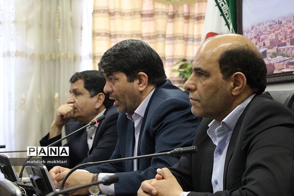 دیدار منتخبان پیشتاز استان با استاندار یزد