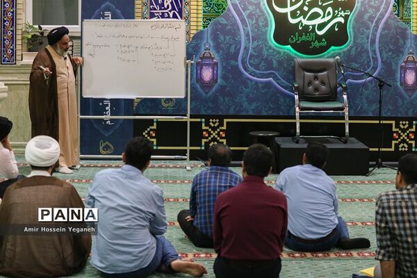 مراسم سخرانی حجت اسلام علیرضا تراشیون در مسجد حضرت زینب جزیره کیش