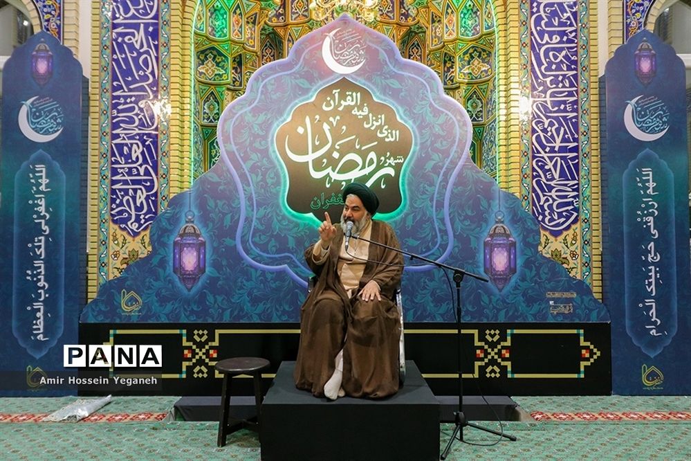 مراسم سخرانی حجت اسلام علیرضا تراشیون در مسجد حضرت زینب جزیره کیش