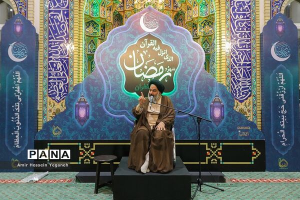مراسم سخرانی حجت اسلام علیرضا تراشیون در مسجد حضرت زینب جزیره کیش