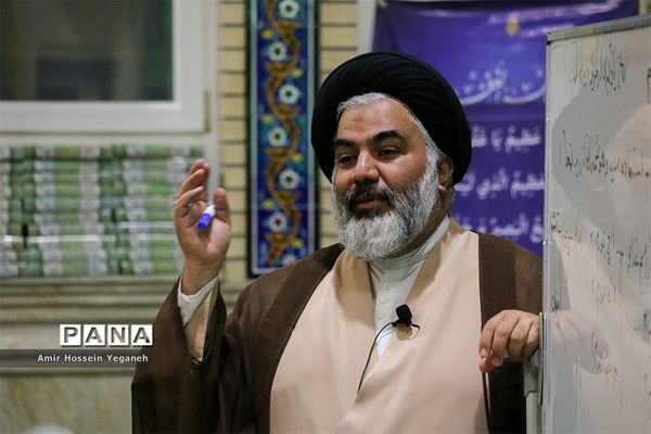 مراسم سخرانی حجت اسلام علیرضا تراشیون در مسجد حضرت زینب جزیره کیش