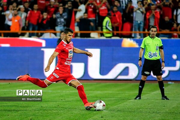 دیدار تیم‌های پرسپولیس و ماشین سازی تبریز