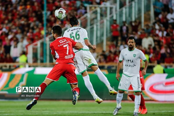 دیدار تیم‌های پرسپولیس و ماشین سازی تبریز