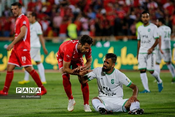 دیدار تیم‌های پرسپولیس و ماشین سازی تبریز